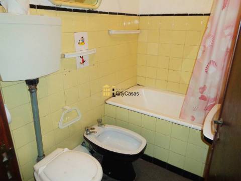 Andar-Moradia T3 à Estrada da Circunvalação