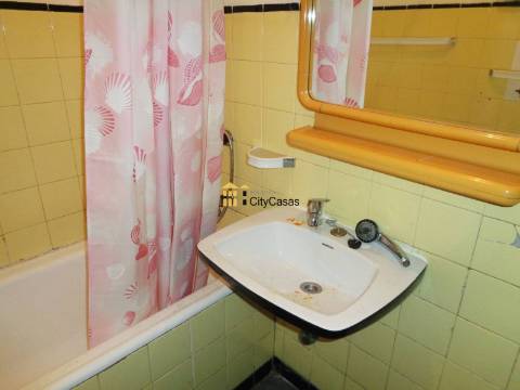 Andar-Moradia T3 à Estrada da Circunvalação