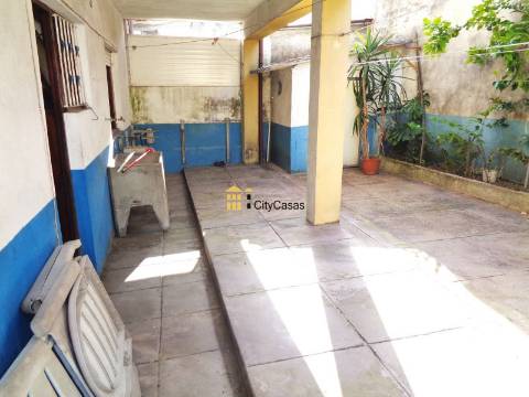 Andar-Moradia T3 à Estrada da Circunvalação