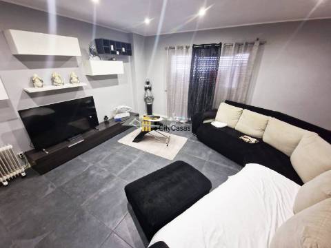 Apartamento T3 com Terraço e Garagem Box | Porto