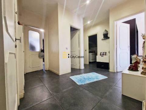 Apartamento T3 com Terraço e Garagem Box | Porto