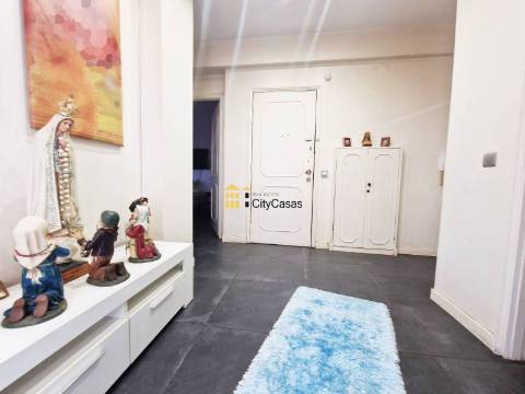 Apartamento T3 com Terraço e Garagem Box | Porto