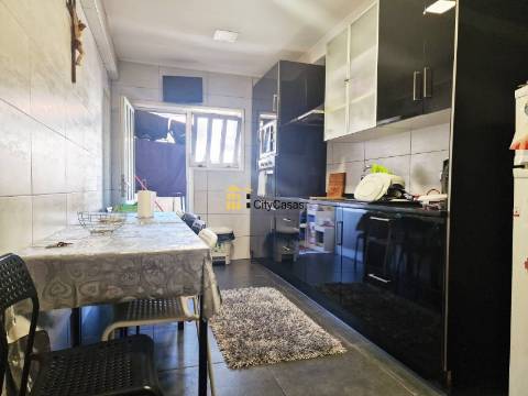 Apartamento T3 com Terraço e Garagem Box | Porto