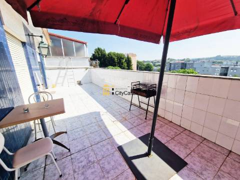 Apartamento T3 com Terraço e Garagem Box | Porto