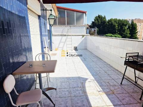 Apartamento T3 com Terraço e Garagem Box | Porto