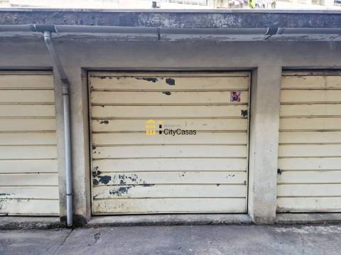 Apartamento T3 com Terraço e Garagem Box | Porto