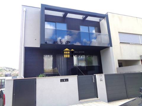 Moradia T3 Nova em Ermesinde