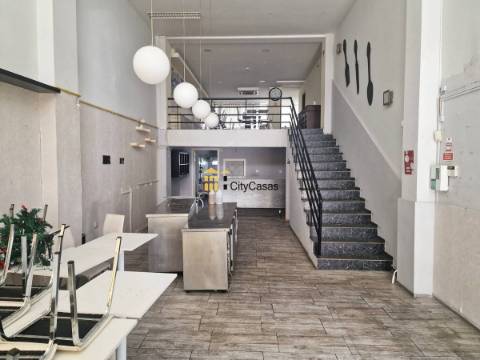 Loja c/ 2 pisos em Águas Santas