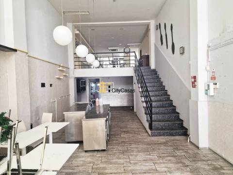 Loja c/ 2 pisos em Águas Santas