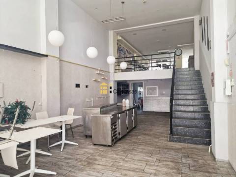 Loja c/ 2 pisos em Águas Santas