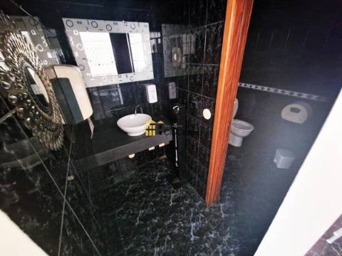 Loja c/ 2 pisos em Águas Santas