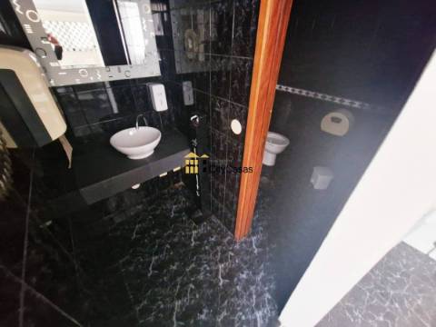 Loja c/ 2 pisos em Águas Santas