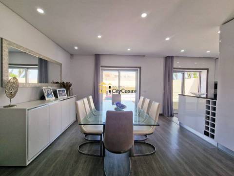 Moradia T3 + Casa T1 Renovadas | Lavra