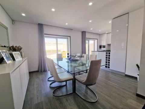 Moradia T3 + Casa T1 Renovadas | Lavra