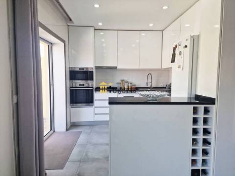 Moradia T3 + Casa T1 Renovadas | Lavra