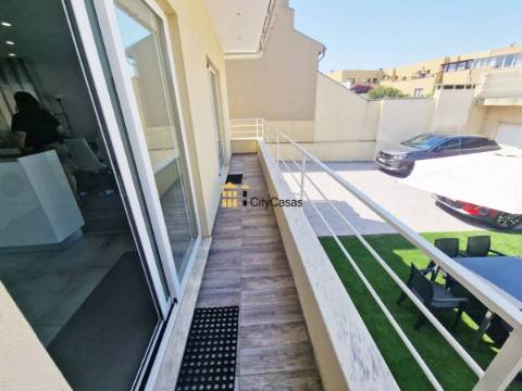 Moradia T3 + Casa T1 Renovadas | Lavra