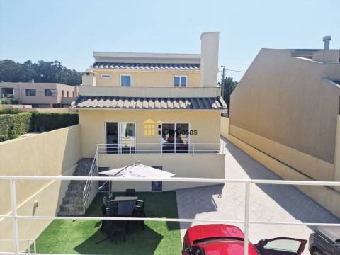 Moradia T3 + Casa T1 Renovadas | Lavra