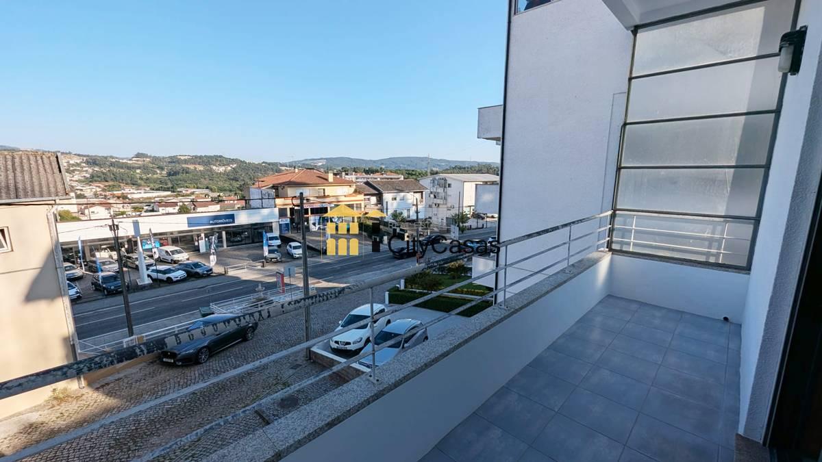 T3 c/ terraço em Paredes