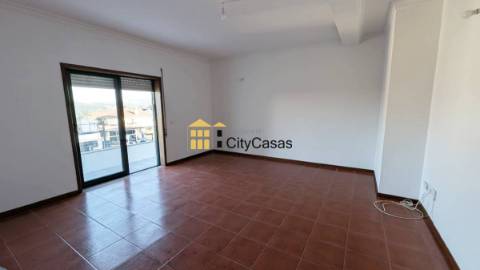 T3 c/ terraço em Paredes