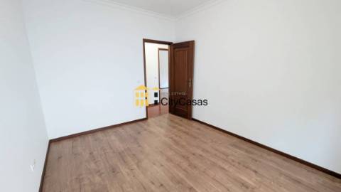 T3 c/ terraço em Paredes