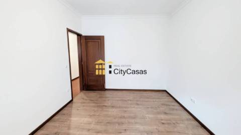 T3 c/ terraço em Paredes