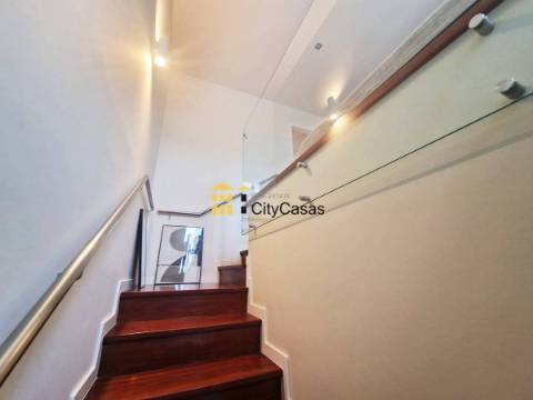 T3 Duplex c/ Terraço | Vistas Mar | Madalena