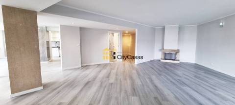 Apartamento T4 c/ Garagem em Braga