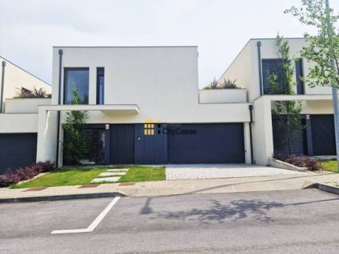 Moradia T3 Nova em Palmeira, Braga