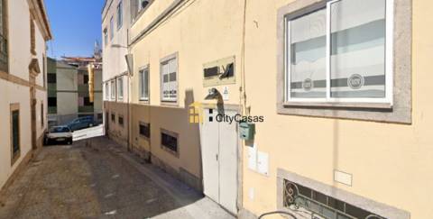 Estabelecimento Comercial à Escola Superior de Tecnologia e Gestão