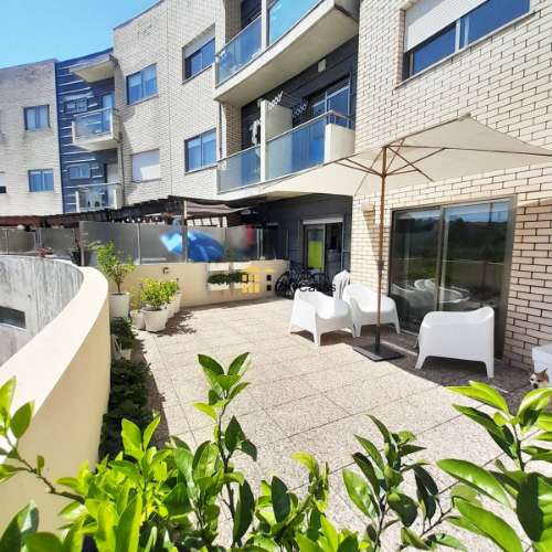 Apartamento T1 com Terraço e L. Garagem