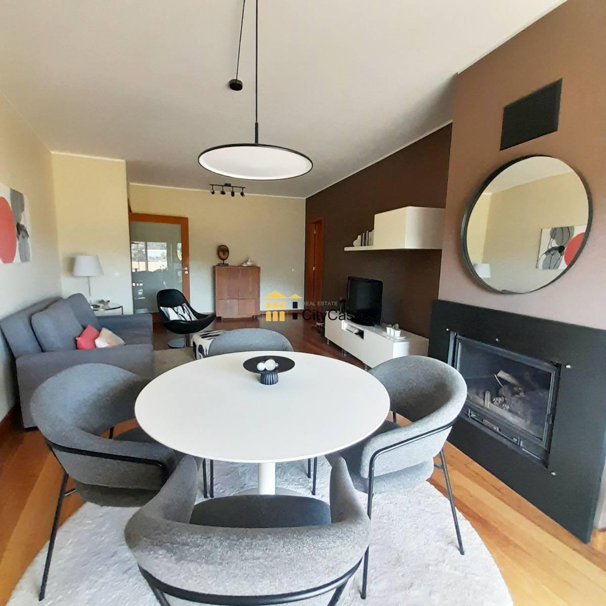 Apartamento T1 com Terraço e L. Garagem