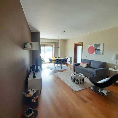 Apartamento T1 com Terraço e L. Garagem