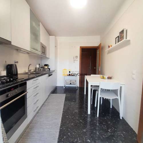 Apartamento T1 com Terraço e L. Garagem