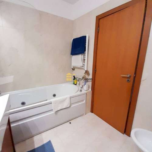 Apartamento T1 com Terraço e L. Garagem