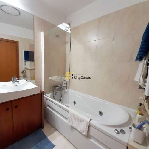 Apartamento T1 com Terraço e L. Garagem