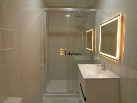 Moradia T5 Renovada | Porto