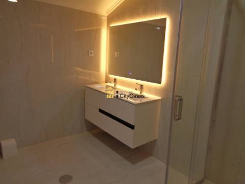 Moradia T5 Renovada | Porto