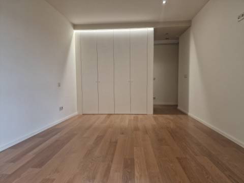 Apartamento T3 Novo com Varanda | Centro da Maia