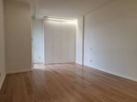 Apartamento T3 Novo com Varanda | Centro da Maia
