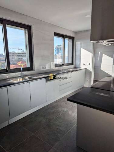 Penthouse T4 Nova com Terraço | Boavista