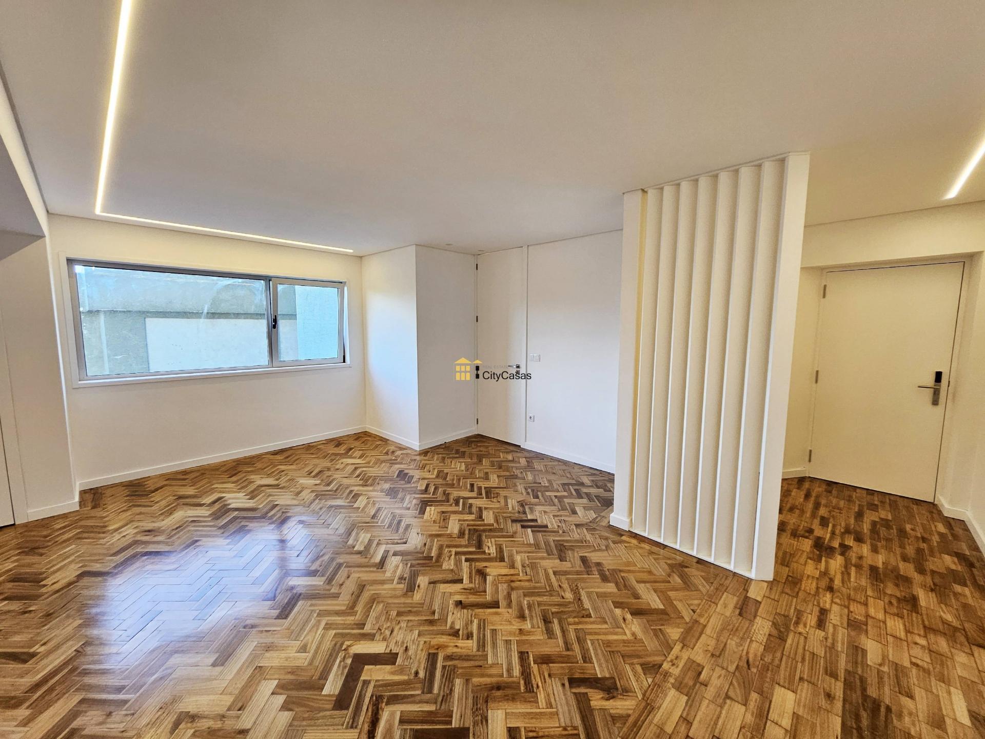 Apartamento T4 Renovado em Zona ARU do Porto
