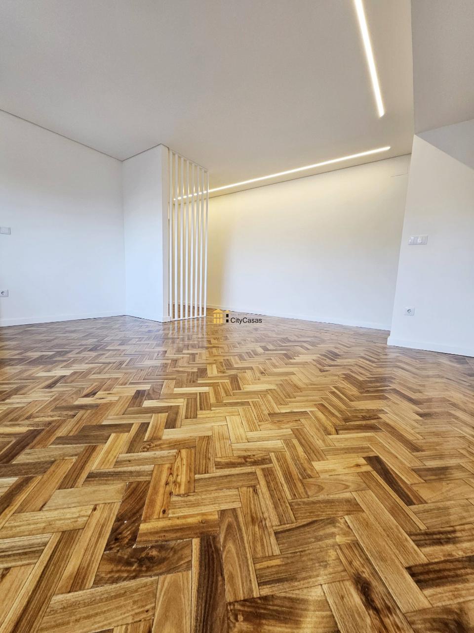 Apartamento T4 Renovado em Zona ARU do Porto