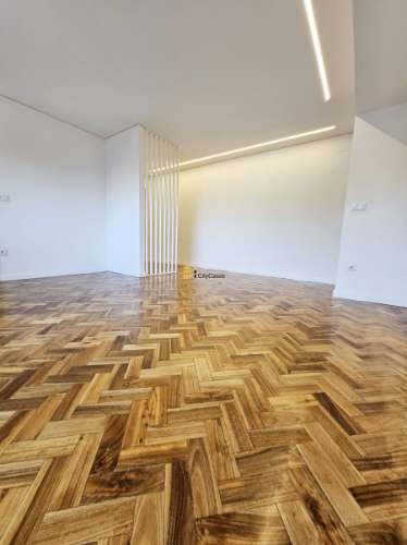 Apartamento T4 Renovado em Zona ARU do Porto