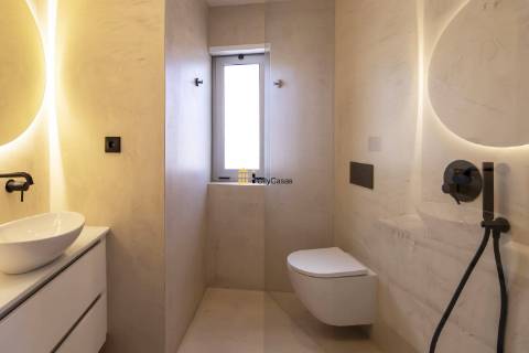 Apartamento T4 Renovado em Zona ARU do Porto