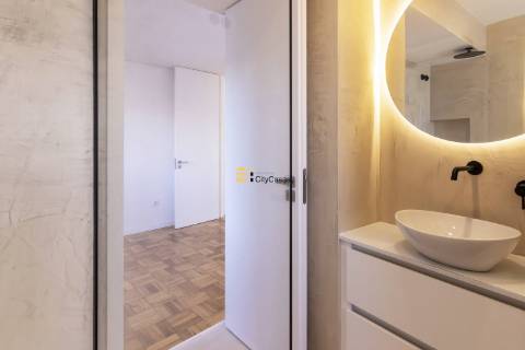 Apartamento T4 Renovado em Zona ARU do Porto