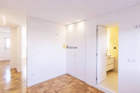 Apartamento T4 Renovado em Zona ARU do Porto