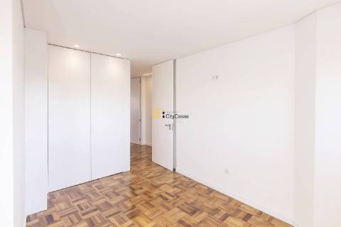 Apartamento T4 Renovado em Zona ARU do Porto