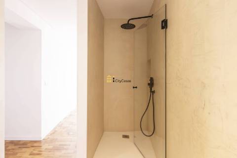 Apartamento T4 Renovado em Zona ARU do Porto