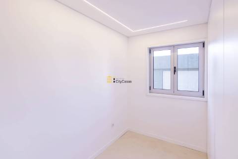 Apartamento T4 Renovado em Zona ARU do Porto