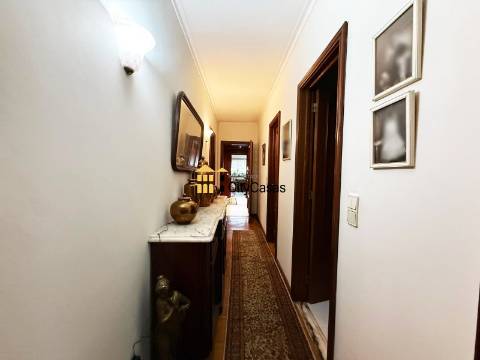 T4 c/ Garagem Fechada à Avenida da República.